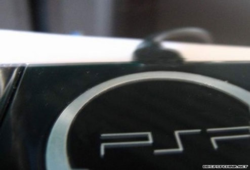 PSP-3000(také zezadu)